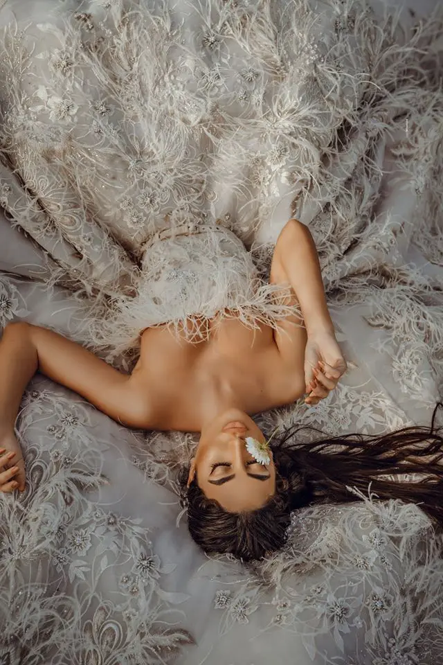 Luxury Evening Gowns Trends Beadings Feather Sweet A-line Applique Prom Formal Dress With Chapel Train Robe De Soiree