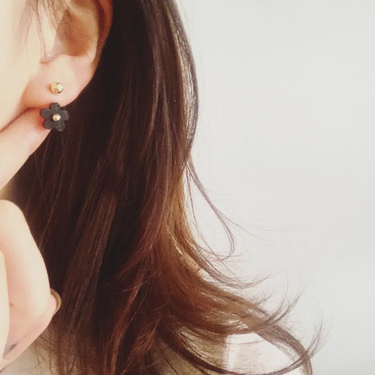 Корейские модные шикарные с черными и белыми цветами маленькие серьги гвоздики