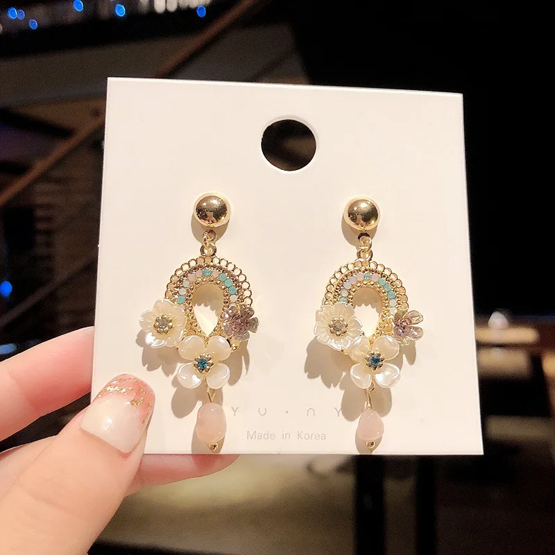 

Vintage Shell Flower U shape Crystal Drop Earrings for Women Fashion Temperament Long Tassel Earrings 2020 New Jewelry ER813