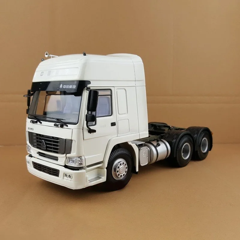 Литой 1:24 Масштаб Sinotruk Howo 336 Коллекционная модель грузовика из сплава сувенирные