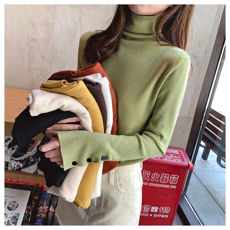 

Женский свитер с воротником-стойкой, с сердечком