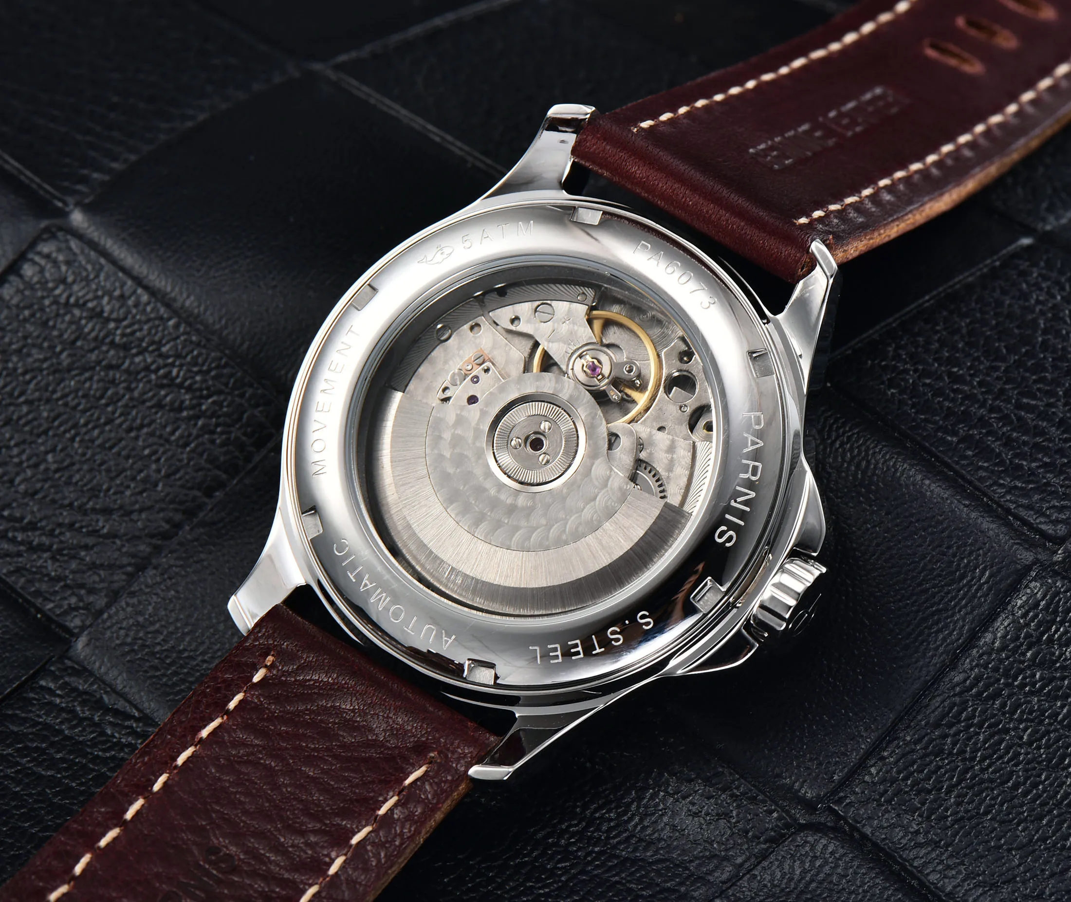 Мужские автоматические механические часы с календарем и кожаным ремешком 44 мм |