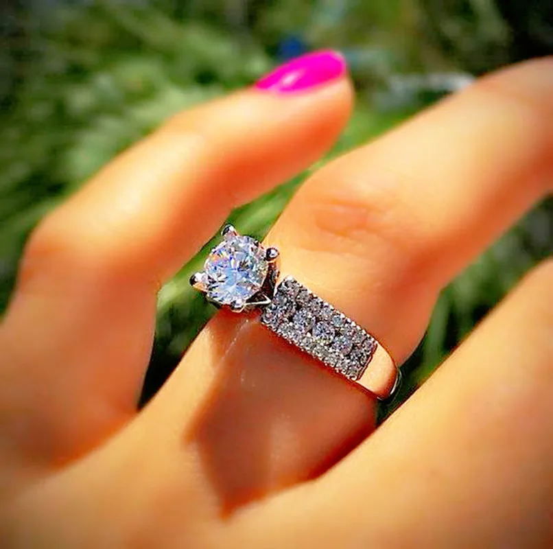 

2019 New Top Quality Luxury Engagement Wedding Rings Cubic Zirconia Stone Rings Jewelry For Women anel diamond rings for women