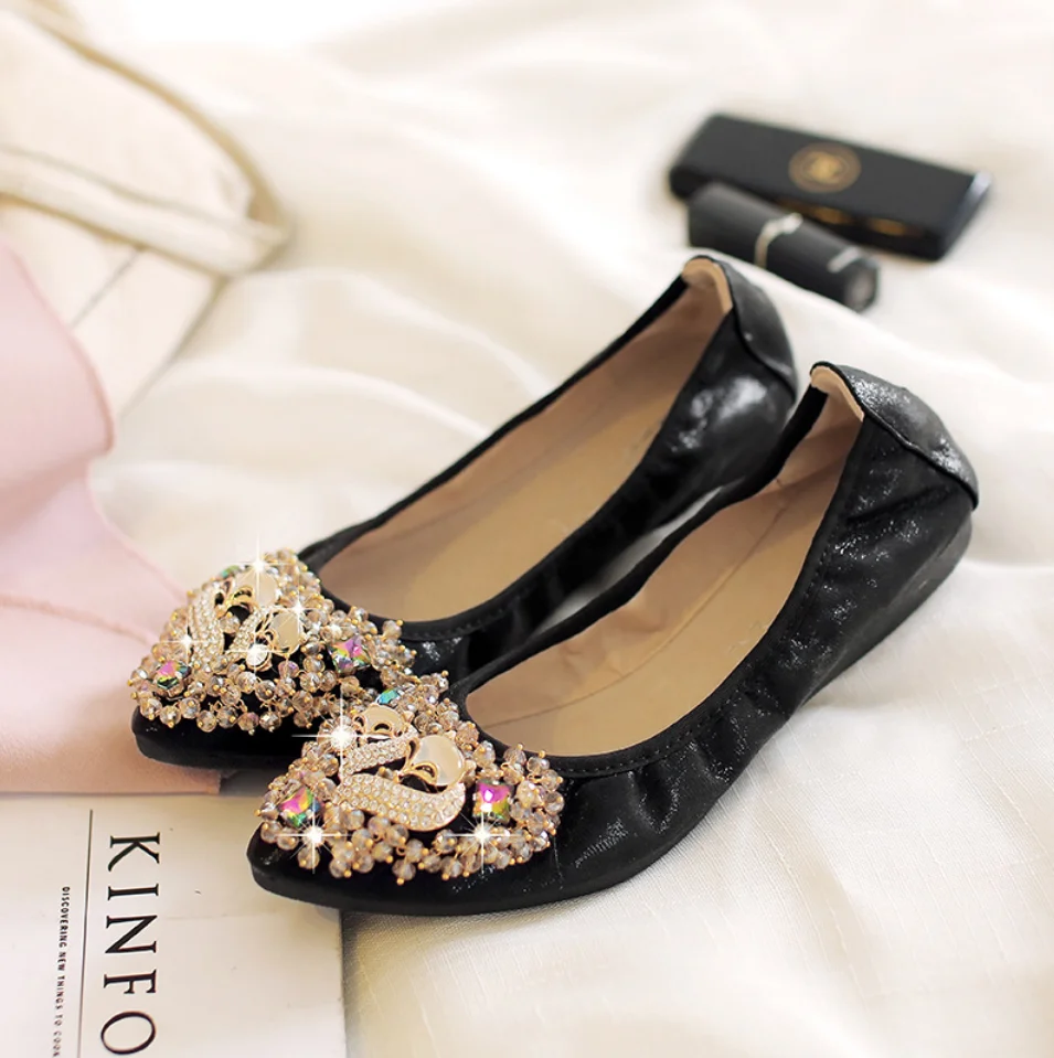 Балетки женские на плоской подошве модные блестящие без застежки заостренный