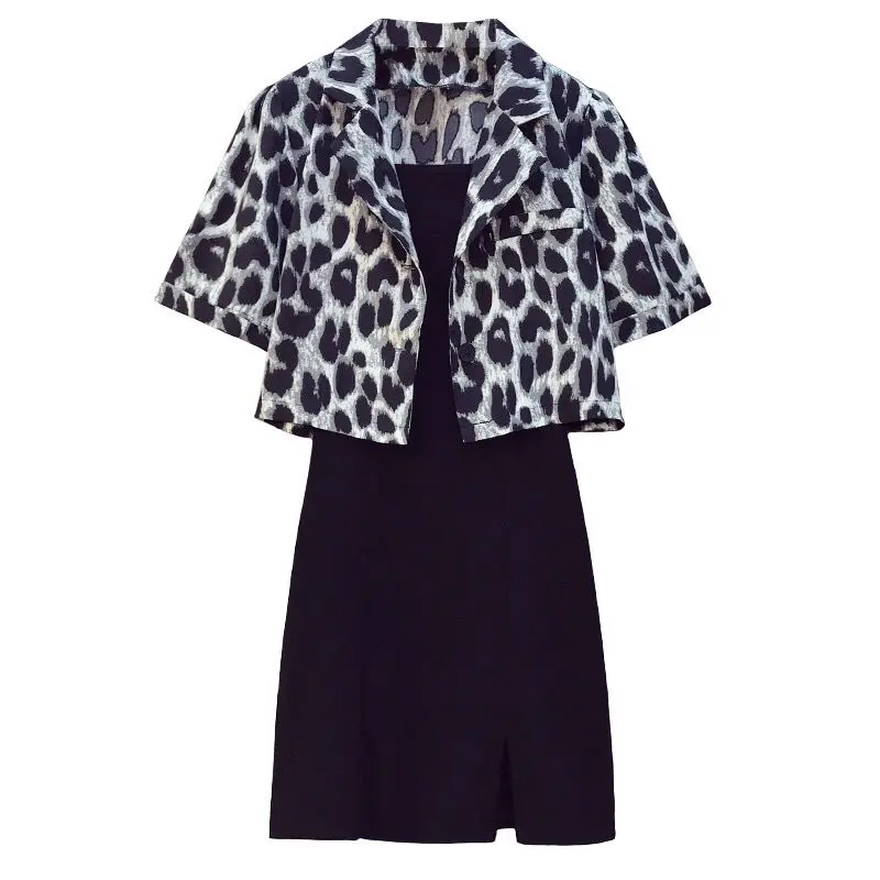 

Large Size Suit Female 2021 New Suit Leopard Print Short-sleeved Shirt + Black Suspender Dress Two-piece