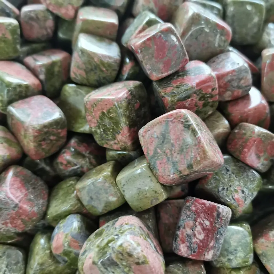 

Natural flowers green treasure green treasure cube quality crystal stone adorned energ stone