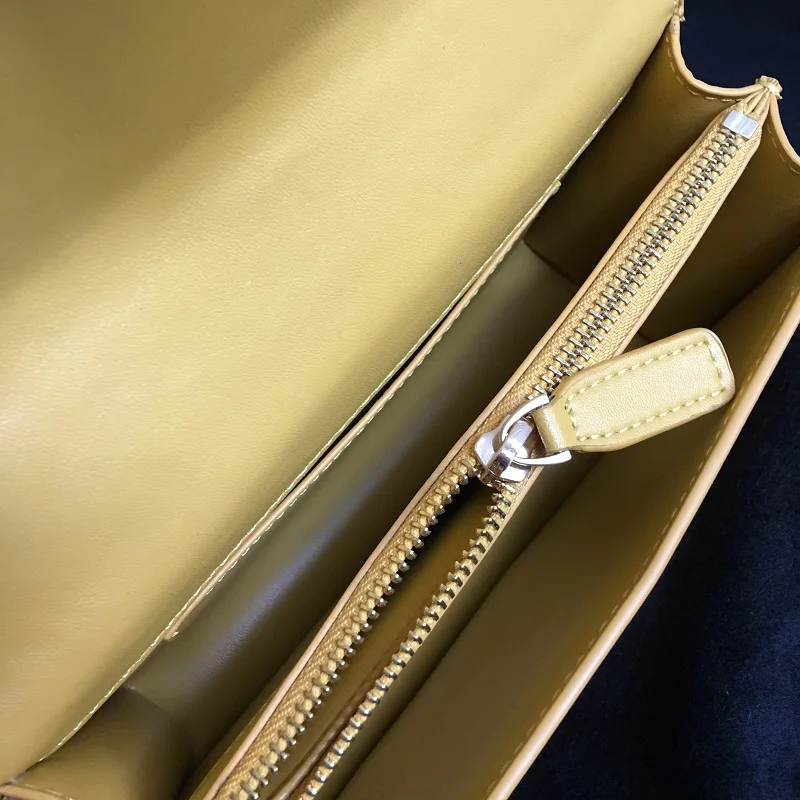 

Gold Diamond Chain Strap Golden Glossy Genuine Leather Handbags Fancy Rivet Pearl Chain Shoulder Messenger Bag Designer Bags Gg