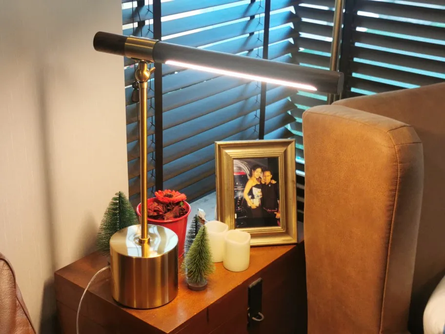 

Modern LED wood grain table lamp creative Nordic bedroom study computer table bedside copper lamp luxury model room home decorat