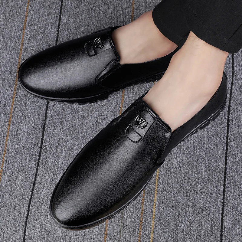 

Men's Fashion overshoes spring and summer soft leather business men's moccasins sneakers breathable non-slip loafers