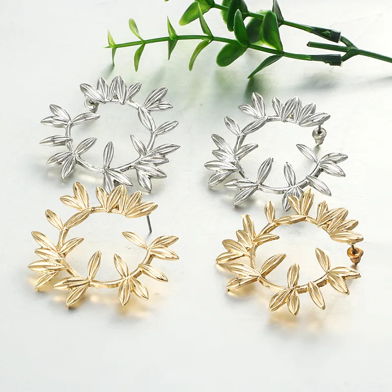 

Fashion Alloy Leaf Geometric Semicircle Stud Earrings