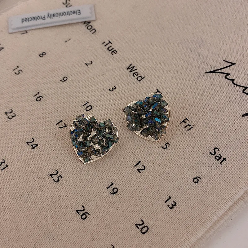 

Korean Fashion Blue Color Crystal Earrings for Women Gold Color Metal Heart Shape Statement Dangle Earrings Temperament Jewelry