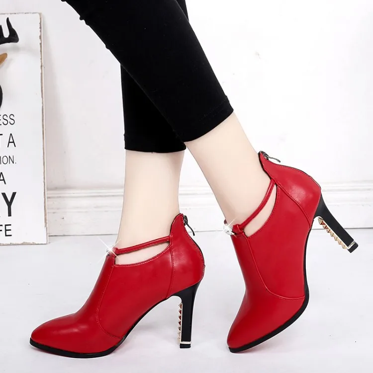 Женская обувь женские ботинки на высоком каблуке Новинка осени модные черные