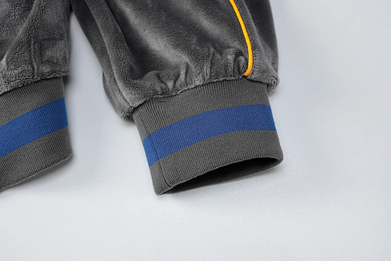 Новинка Осень-зима 2021 плюшевое пальто на пуговицах с вышивкой в виде букв |