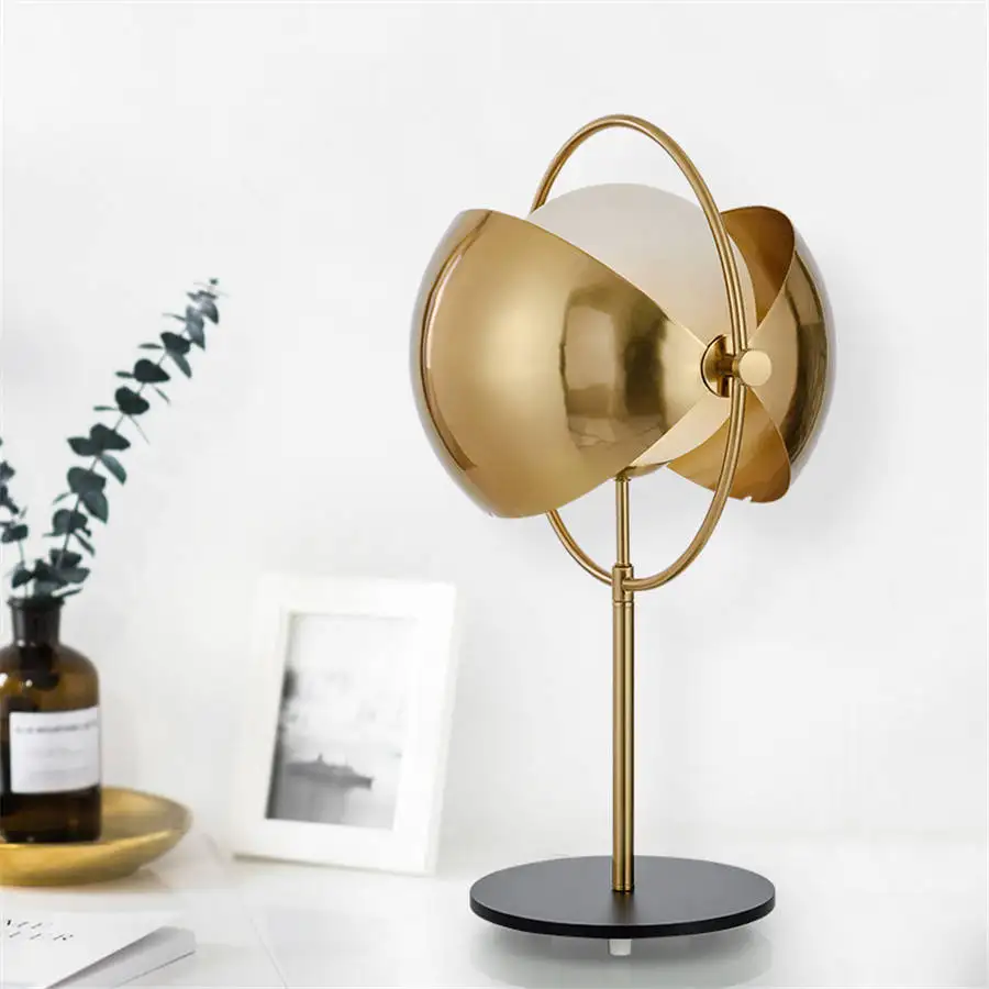 

Современная настольная лампа в скандинавском стиле с роскошным дизайном, стеклянный Золотой светильник для кровати, домашний декор, для го...