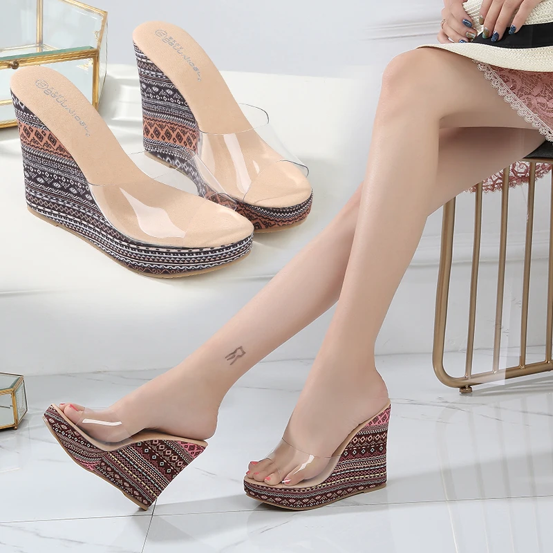 Женские босоножки на танкетке прозрачные разноцветные сандалии без застежки в