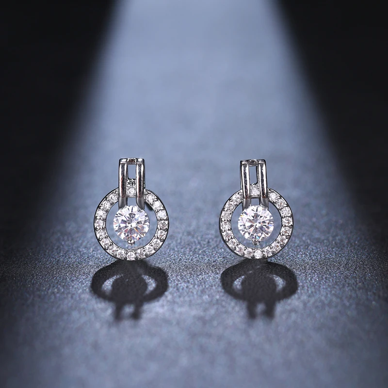 Новые классические маленькие серьги с двумя круглыми деталями с кубическим цирконием для роскошных свадебных и помолвочных украшений для женщин.