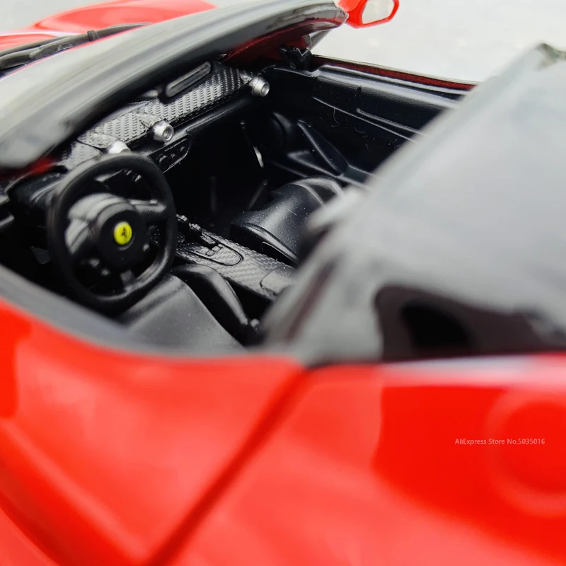 Модель Автомобиля Ferrari Roadster из литого металлического сплава Bburago 1:24 детская