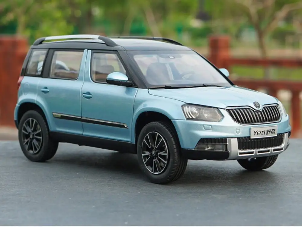Коллекция голубых литых моделей автомобилей в масштабе 1/18 VW Volkswagen Skoda Yeti
