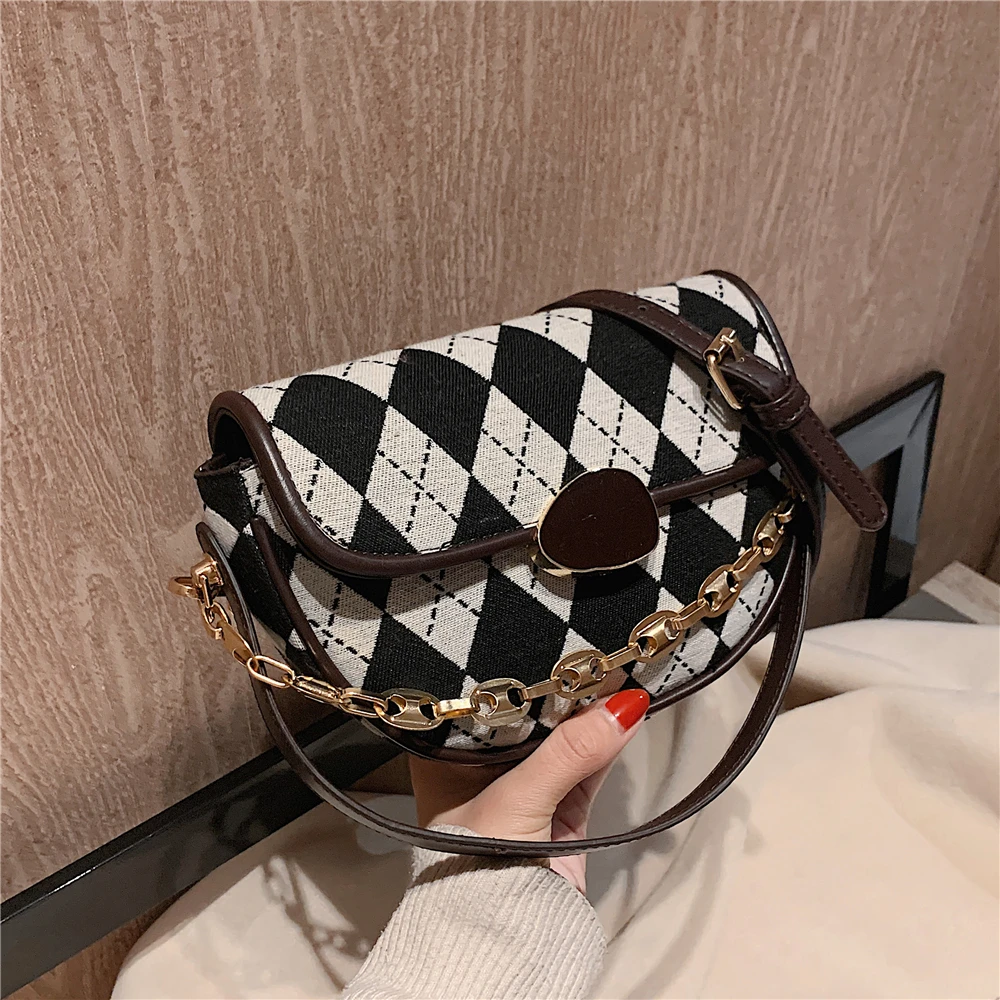 

Fashion Diamond Lattice Thick Chain Saddle Bags Unusual Design Half Moon Weaving Cloth Small Shoulder Crossbody Bags 2022 Trendy