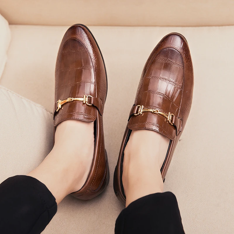 

Brand 2019 spring and autumn new fashion comfortable personality lattice metal casual slip wear large size 45 Lok Fu shoes