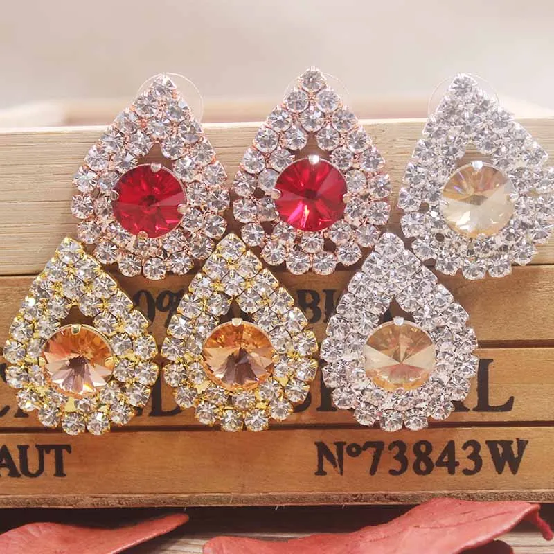 Серьги гвоздики со стразами в форме глаз цвета шампанского/Красного/черные