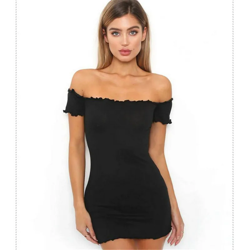 Летнее женское платье с оборками и открытыми плечами черное сексуальное