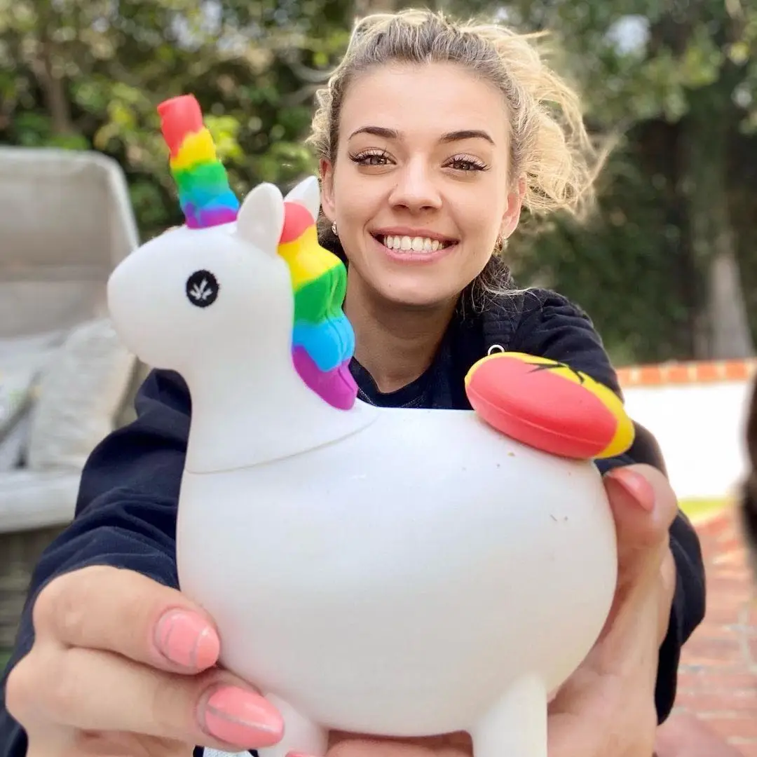 

Unique and Adorable Unicorn Tobacco Pipe Unbreakable Silicone Pipe