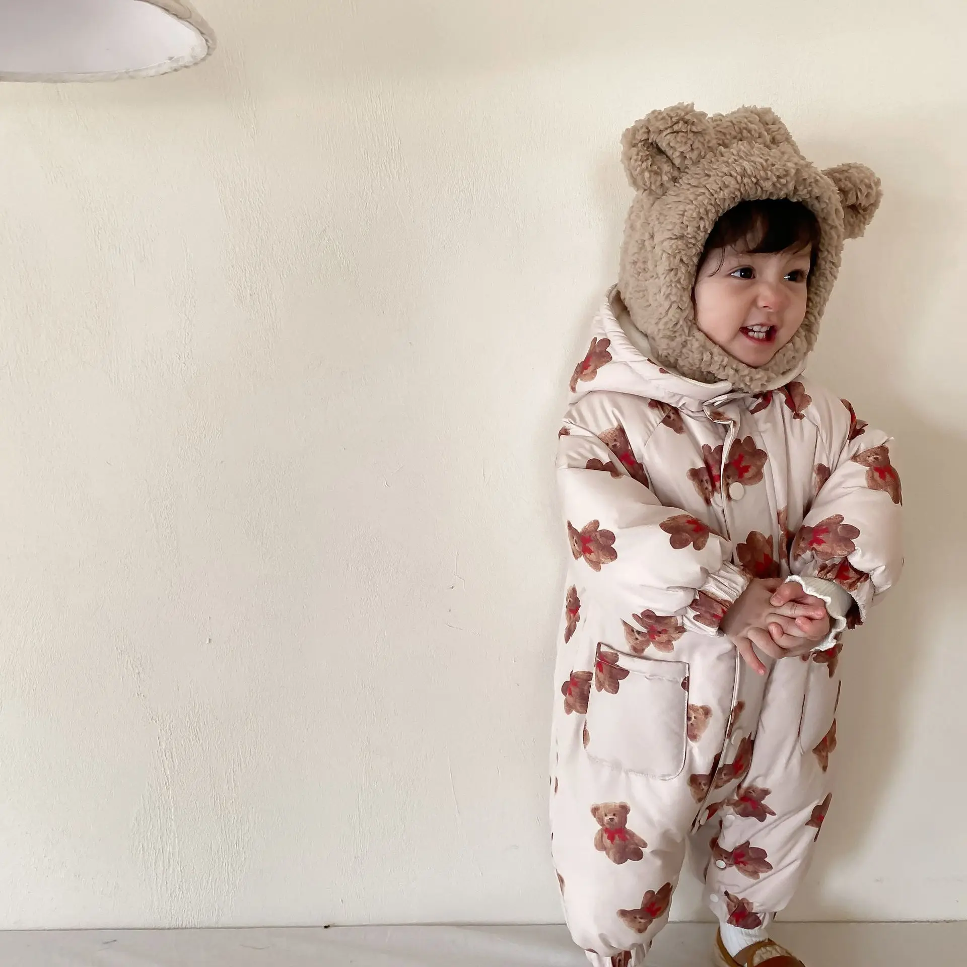 

Новинка 2021, зимняя теплая одежда для маленьких девочек, Детский комбинезон с капюшоном в виде медведя