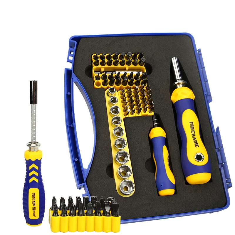 Ремонтный работник мобильного телефона имеет отвертку часы ноутбук группа