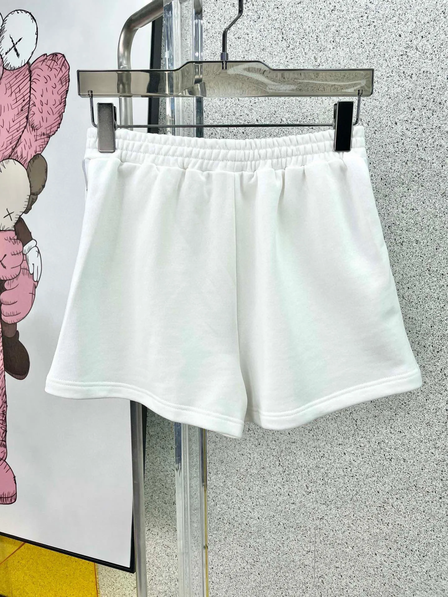 

112310 2021 Summer New Women Luxury Ribbon Classic Logo Embroidery Design Fashion Black White Casual Versatile Stretch Shorts A2