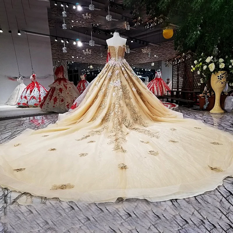 LS63454 1 Золотое вечернее платье с вуалью открытыми плечами на шнуровке сзади цвет