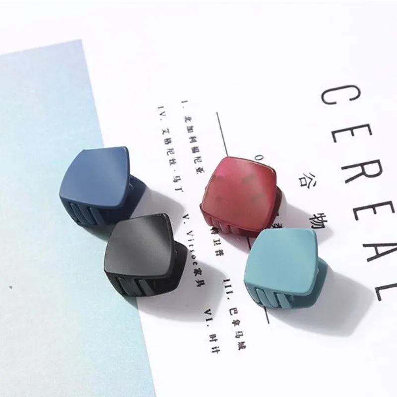 

DISCICI 2021 New Simple Style Hollow Out Small Cute Hairpin Girls Children Hair Claws Top Clips Fashion Hair Accessories OH0982