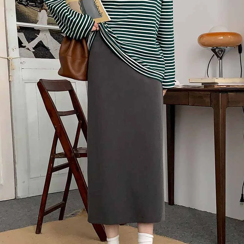 Женская юбка с разрезом однотонная трапециевидная средней и длинной длины