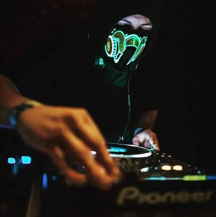 Маски неоновые светодиодные с голосовой активацией 13 х11 см для маскарада страха