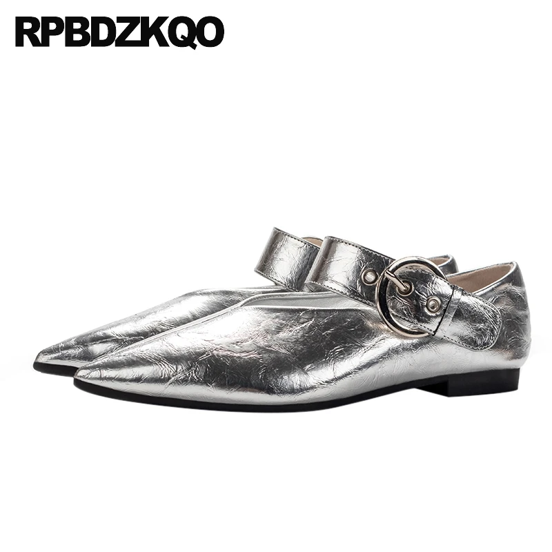 Женские туфли на плоской подошве серебристые дизайнерские с острым носком