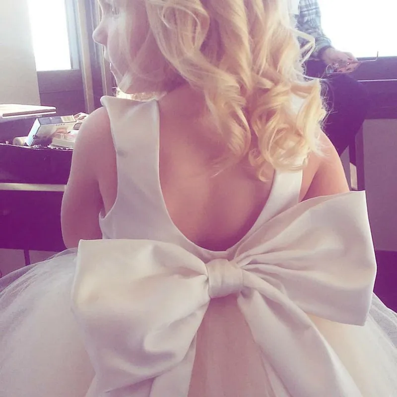 Атласное платье цвета слоновой кости с цветочным узором для девочек под