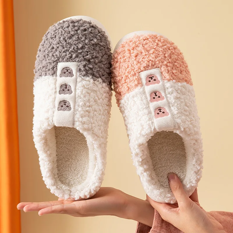 

Новые стильные хлопковые тапочки для женщин, осень/зима, домашняя модная популярная стильная теплая меховая обувь с мягкой нескользящей по...