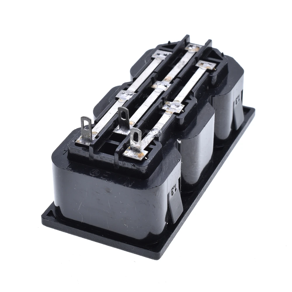 Производительная розетка IEC320-C13 гнездовая 3 контакта направления на входе