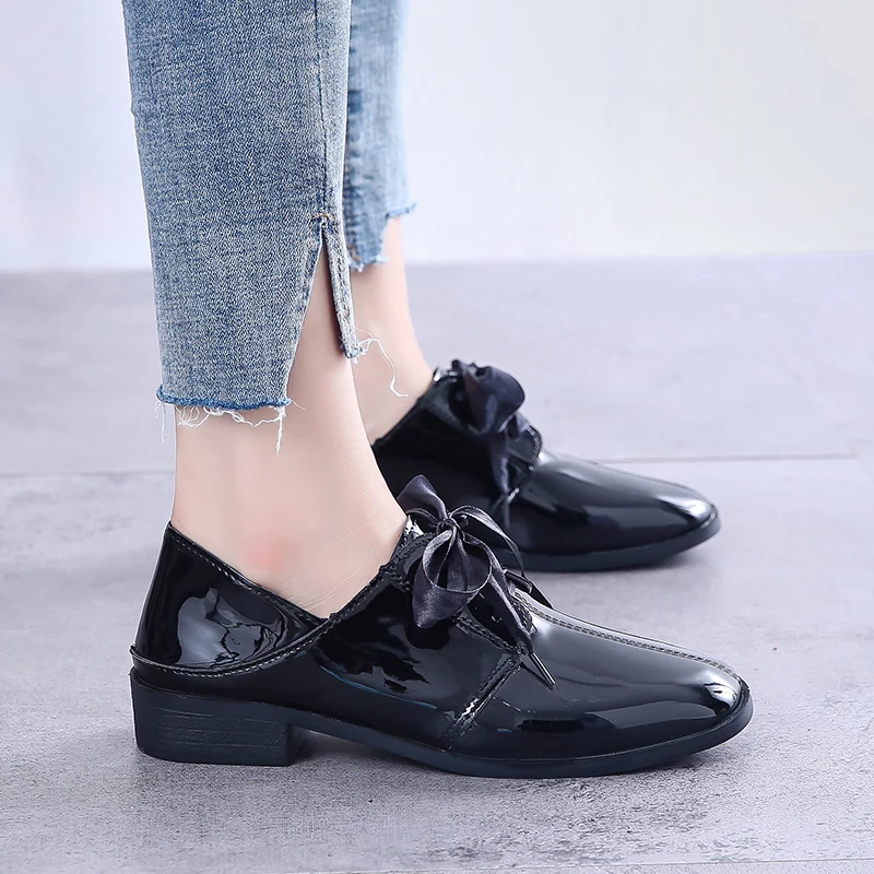 

Размера плюс кожа; Женские туфли-оксфорды; Обувь 2019 новый, на шнуровке, с перфорацией типа «броги» на плоской подошве; Женская обувь на квадр...