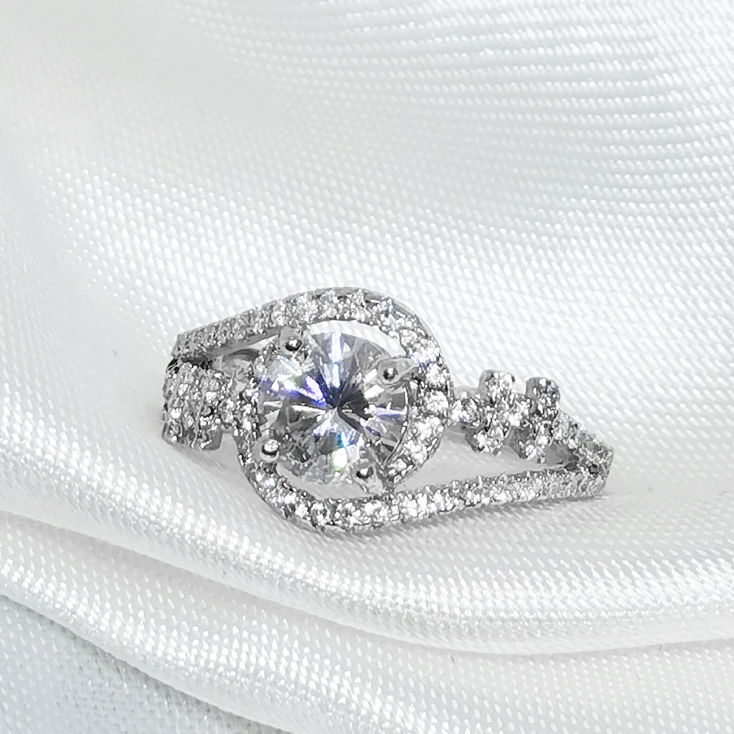 

MeiBaPJ 6mm Glittering Moissanite Gemstone Classic Simple Ring for Women 925 Sterling Silver Fine Wedding Jewelry