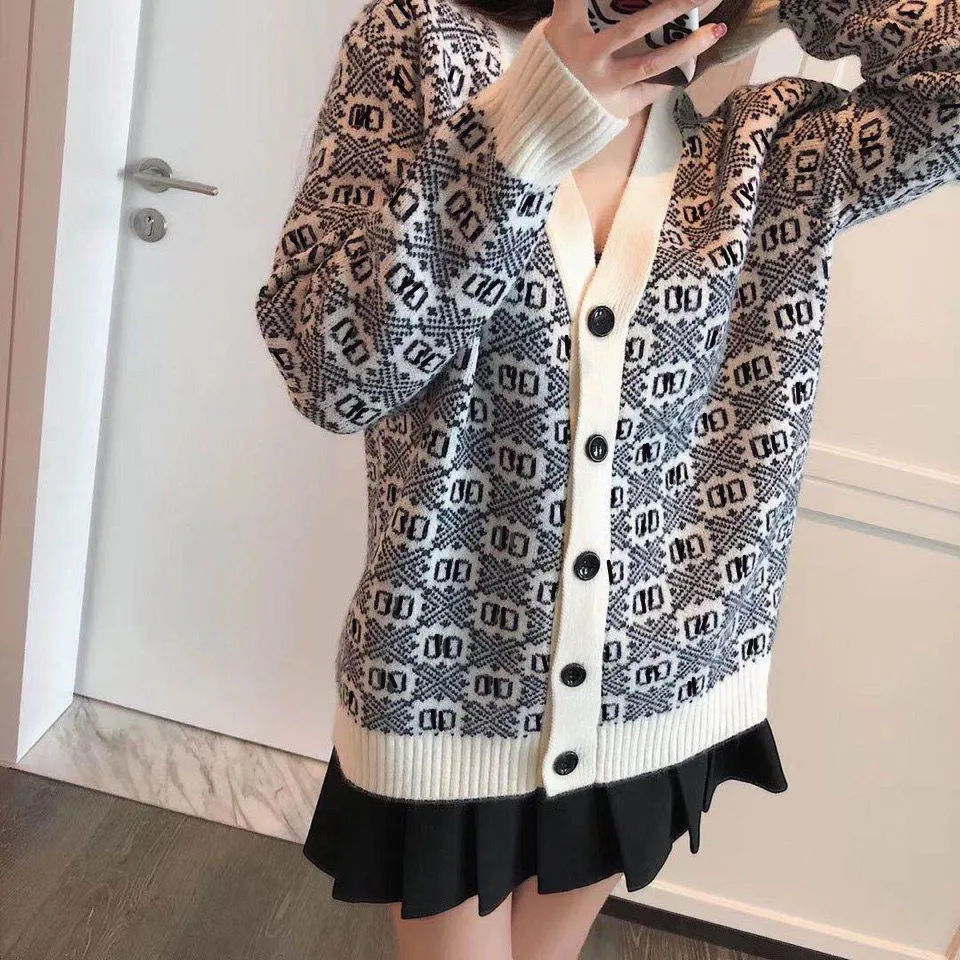 

Autumn and Winter New Knitted Cardigan Sweater Pattern Jacquard Coat