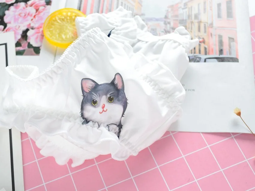 SP& CITY женское нижнее белье с милым рисунком кота из мультфильма для женщин, сексуальные трусики, бесшовные трусы с оборками по бокам, молочное шелковое кружевное белье