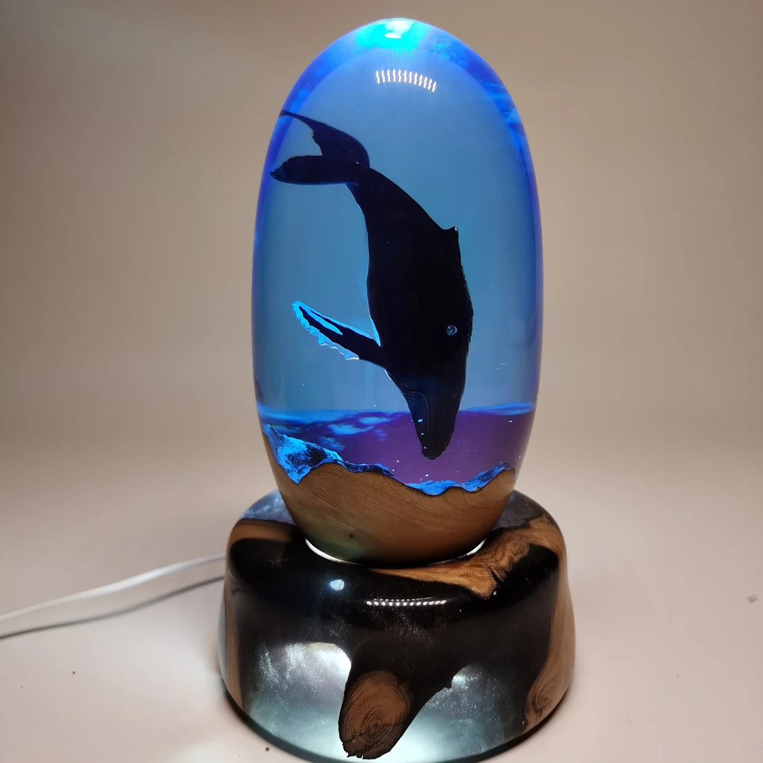 Verkauf 10X12X12cm Kreative Desktop Harz Dekorationen Handwerk Gel Whale LED Nacht Licht Modell Hause Handwerk Ornamente Modelle