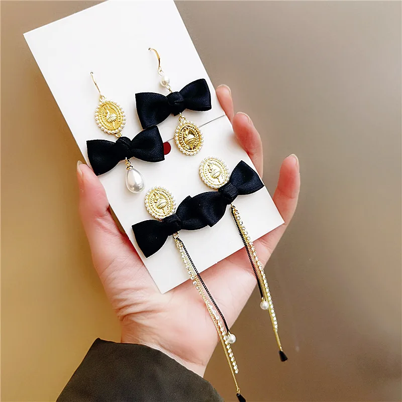 

Metal cloth black bowknot earrings Korea niche web celebrity earrings new tide eardrop temperament to winter