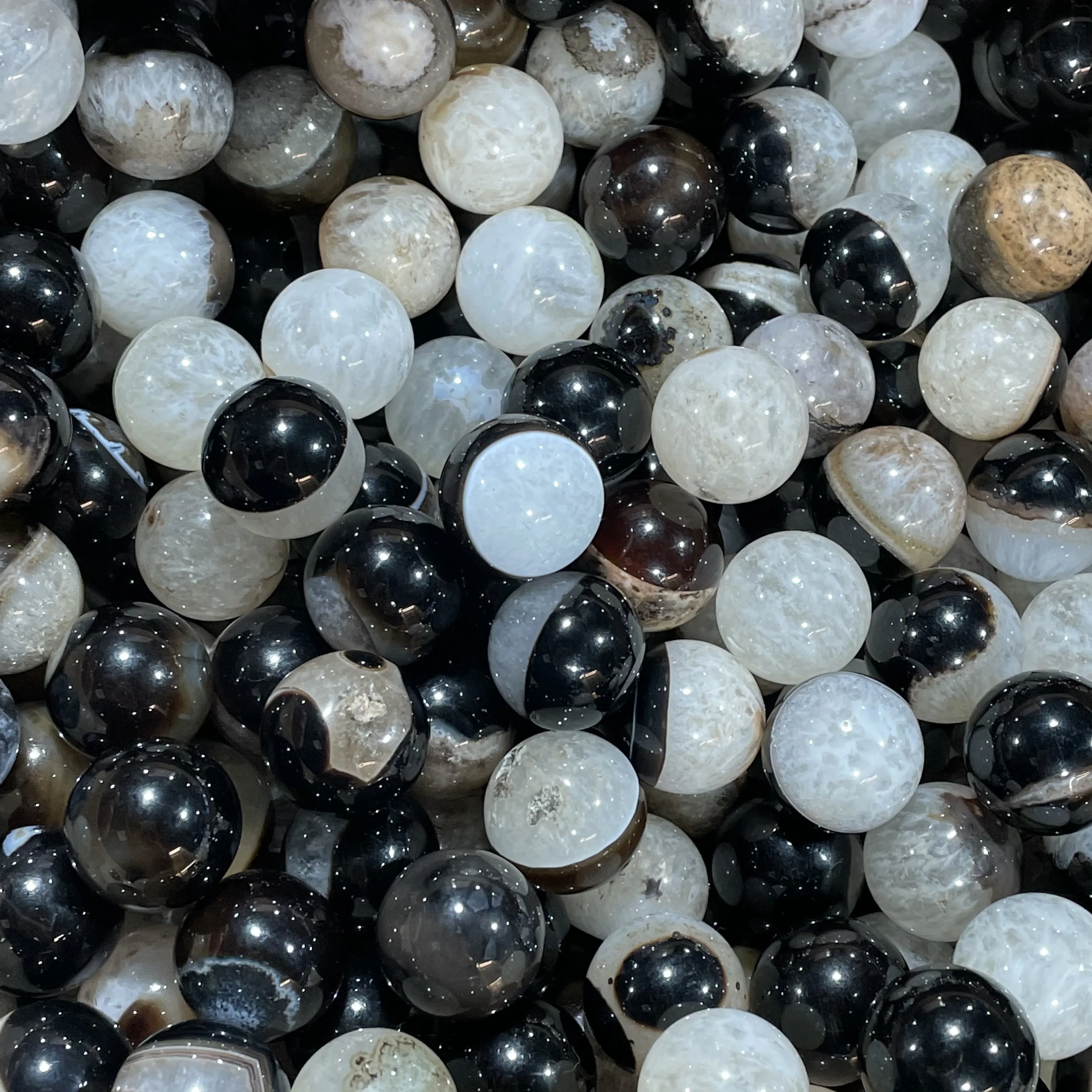 

High-End Products!!!!Natural Black &White Agate Ball Small Decorative Accessories