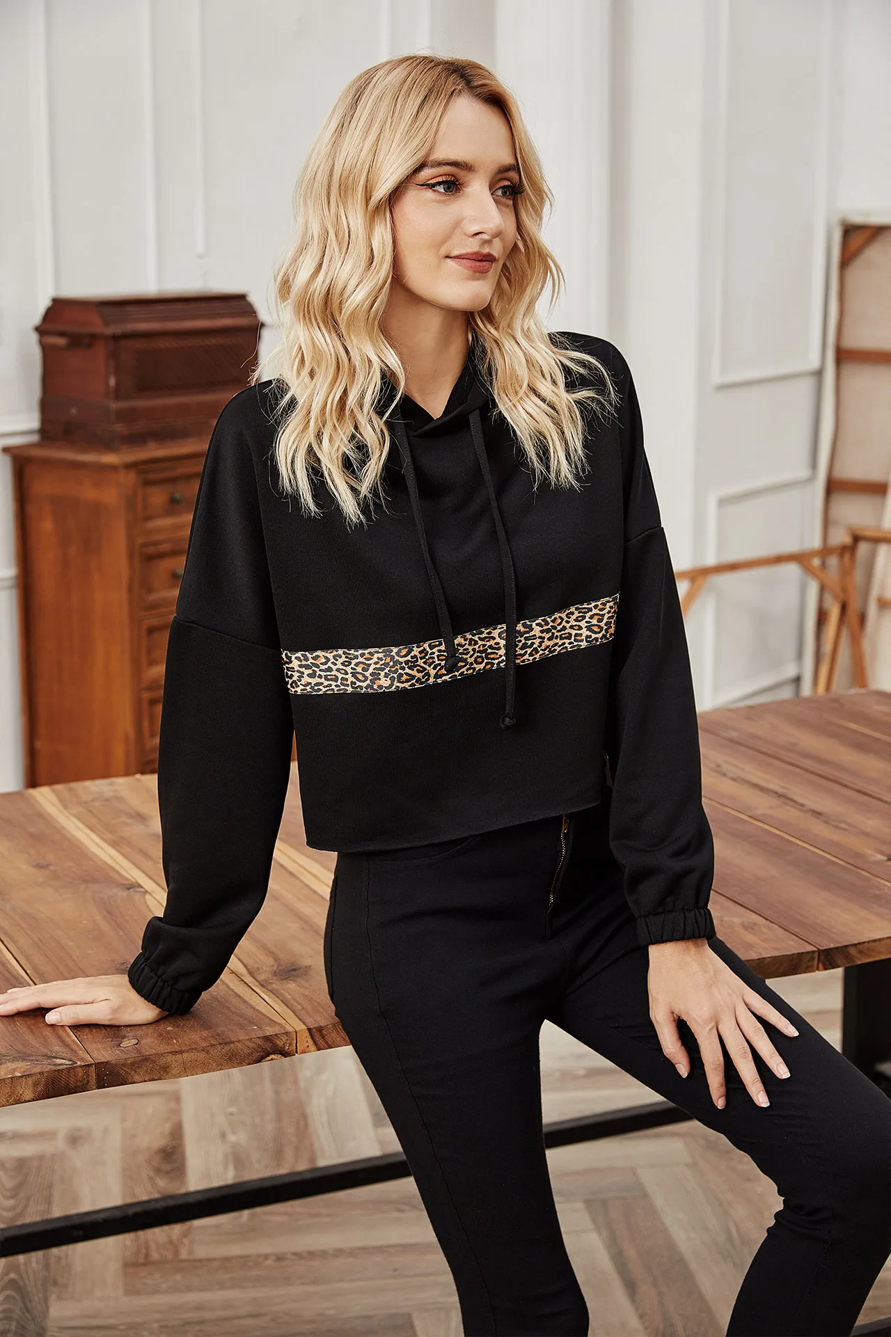 

Stitching casual hooded sweater women's clothing European and American fashion autumn loose loose slim top t-shirt