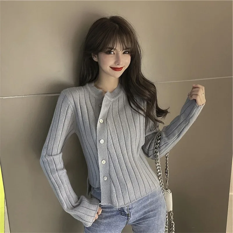 

С круглым вырезом и длинными рукавами, вязаный пуловер свитер для женщин сторона с перекрестным рисунком и большими пуговицами дизайн Pull ...