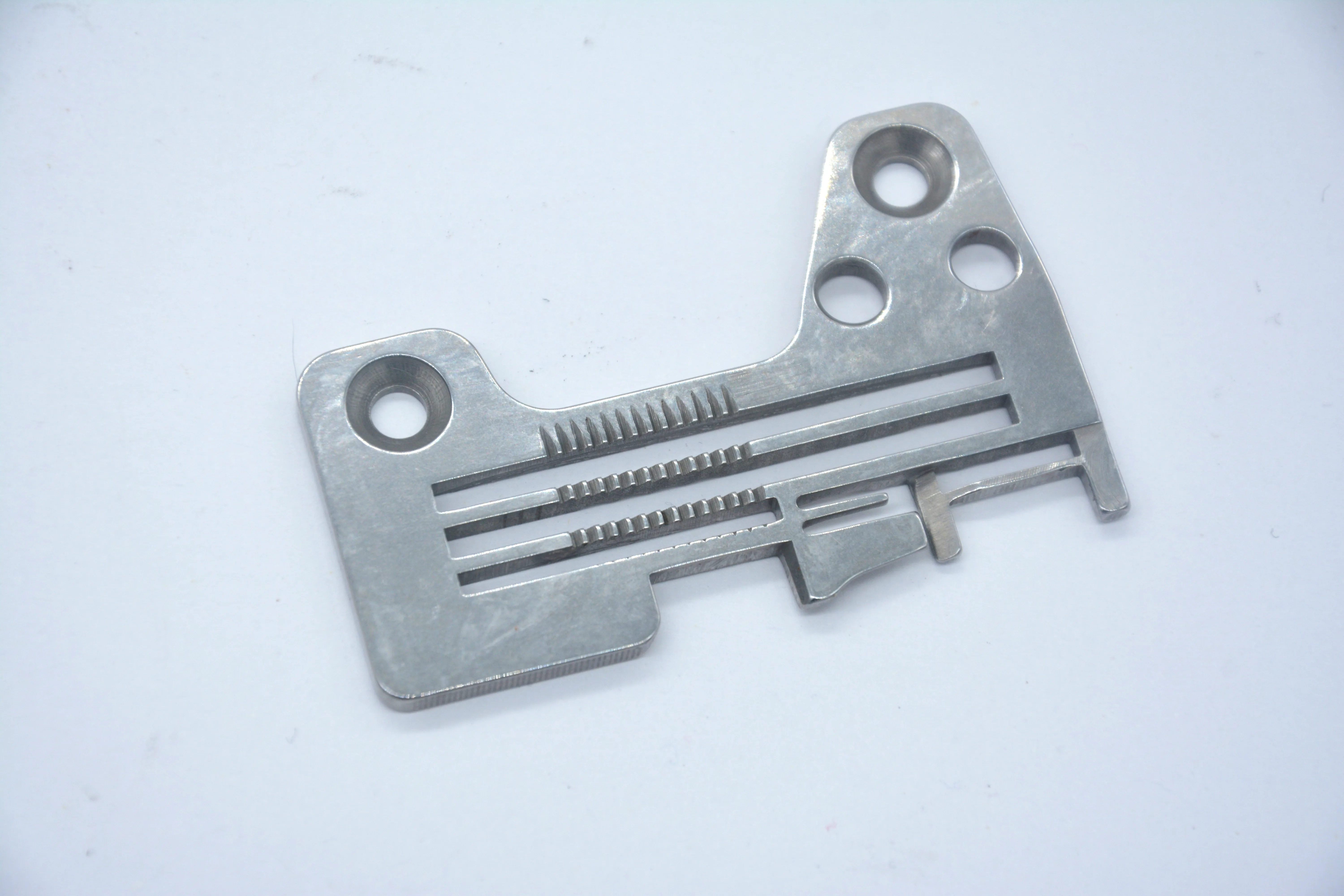 Для швейной машины JUKI MO 2514 BF6. Оверлок игла пластина # R4305 H0F E00|plate| |