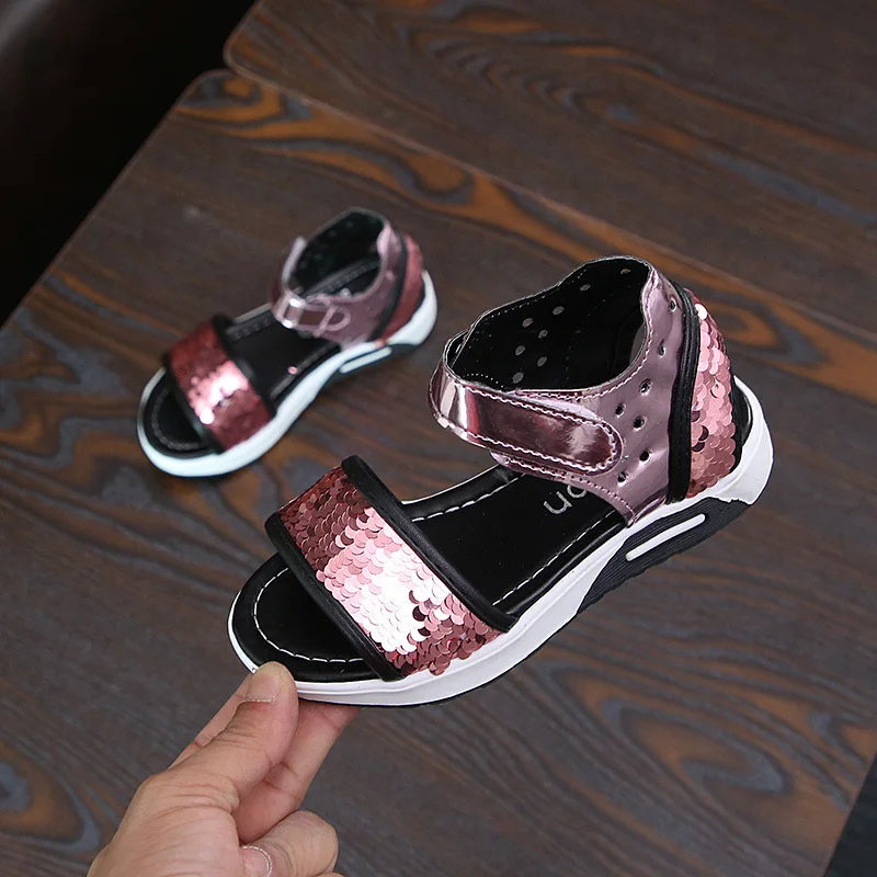 Летние зеленые фиолетовые модные сандалии с блестками на мягкой подошве для