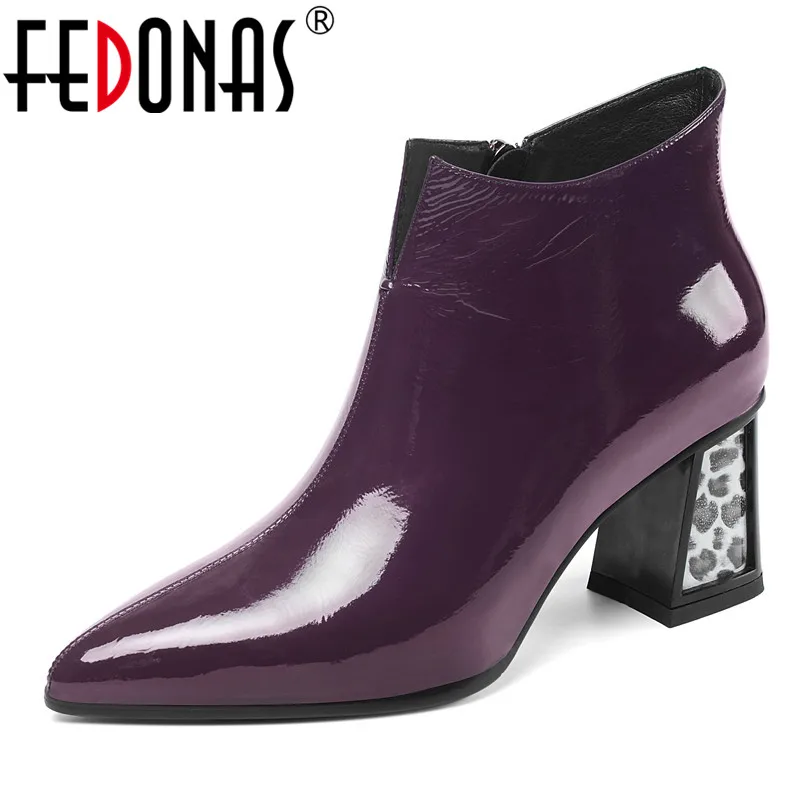 Женские ботильоны на высоких каблуках FEDONAS черные челси из натуральной кожи